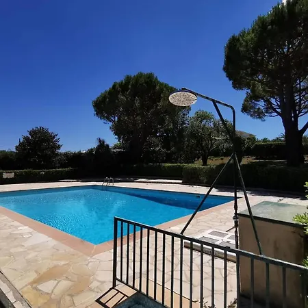 Διαμέρισμα Design Studio With Terrace And Swimming Pool *